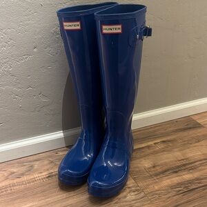 NWOT Hunter Glossy Royal Blue Boots